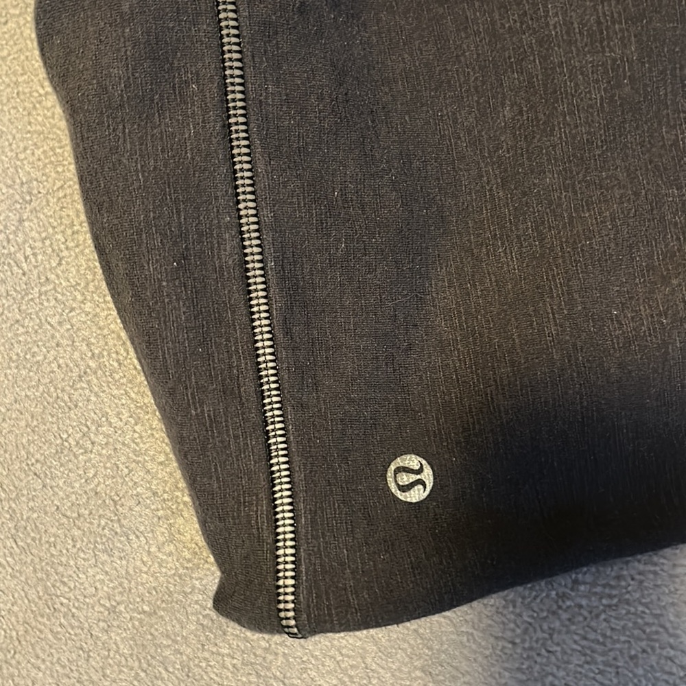 Lululemon - Picture 3 of 4